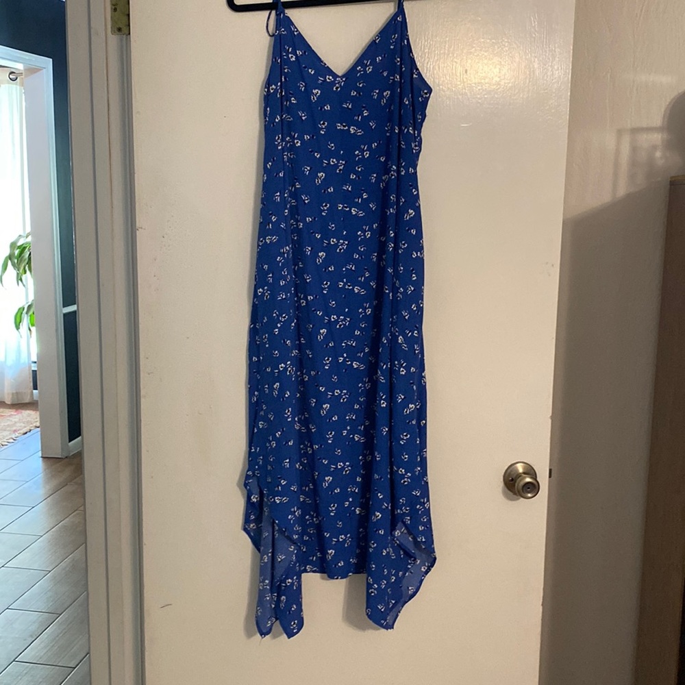 Flowy MIDI gap dress